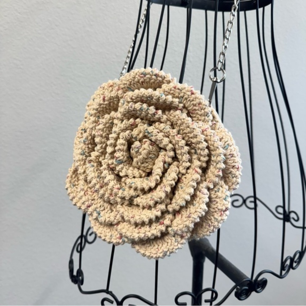 Elegant Cream Rose Crossbody Bag